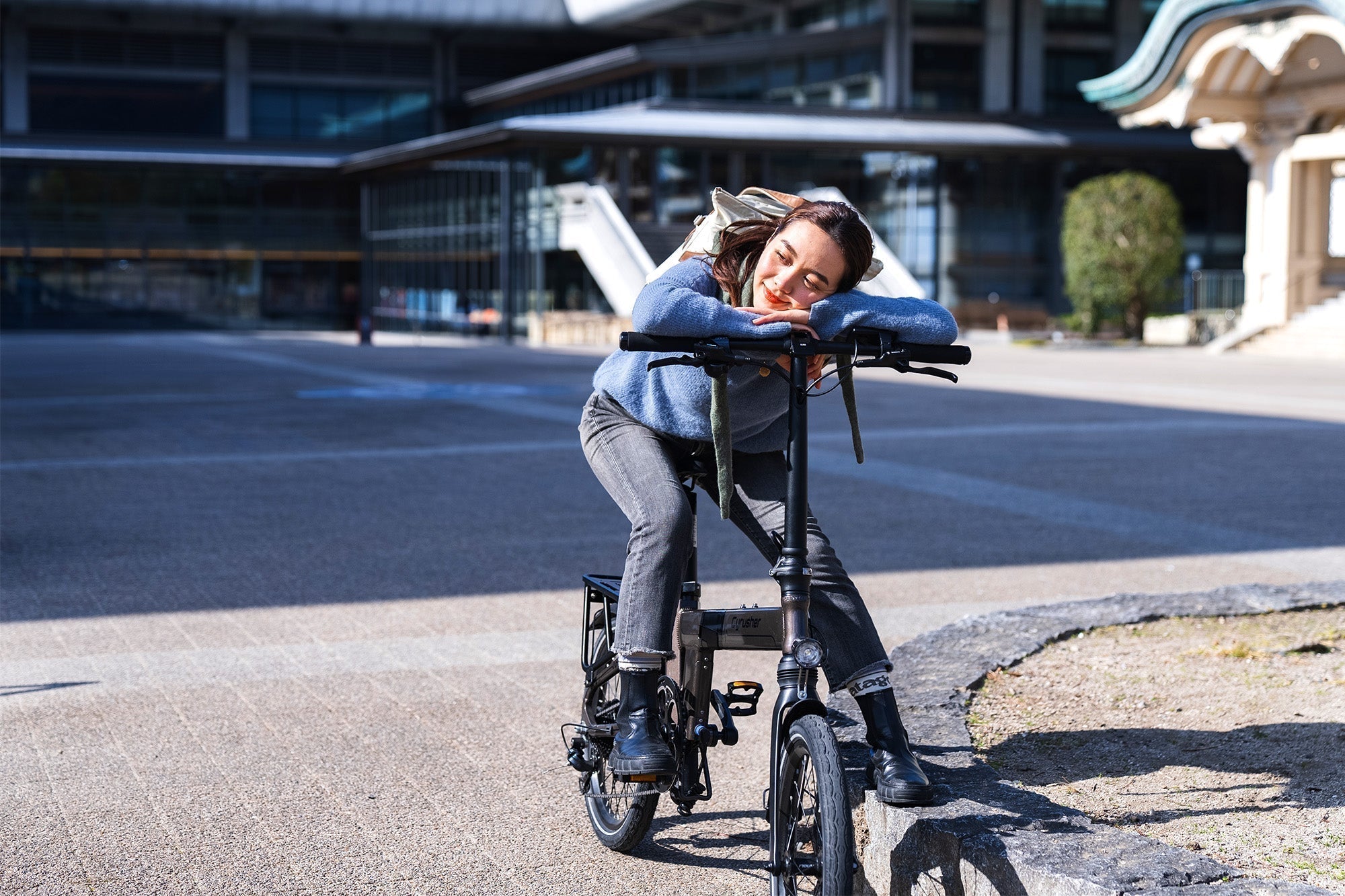 ドライブ旅行に新発見!折りたたみ電動アシスト自転車で冒険
