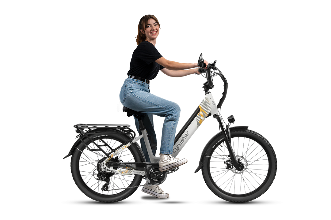 Person sitting alongside the SOLO フル電動自転車